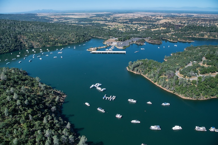 Boats on Lake Oroville.